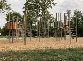 Kassel, Waldemar-Petersen-Straße, Wahlebachpark (80).JPG